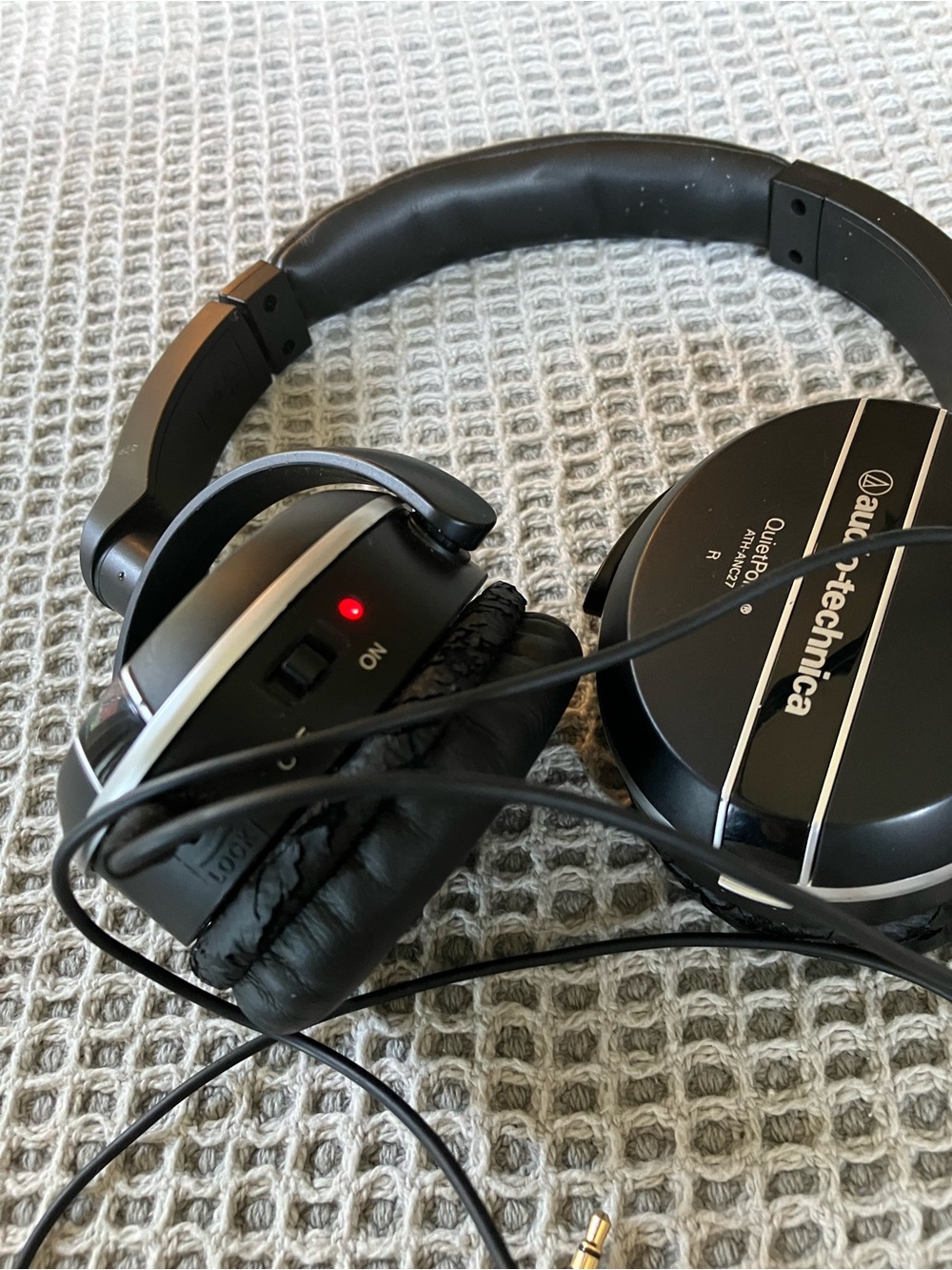 Audio Technica Headphones, Wired - work very very well